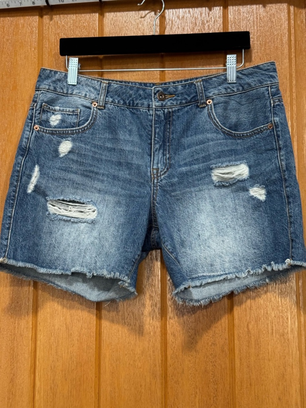 Forever 21 Distressed Blue Denim Cutoff Shorts Size 31